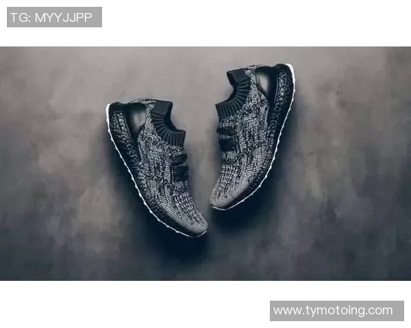 黑白交织的足球图案展现运动魅力与艺术之美的完美结合 黑白交织的足球图案展现运动魅力与艺术之美的完美结合